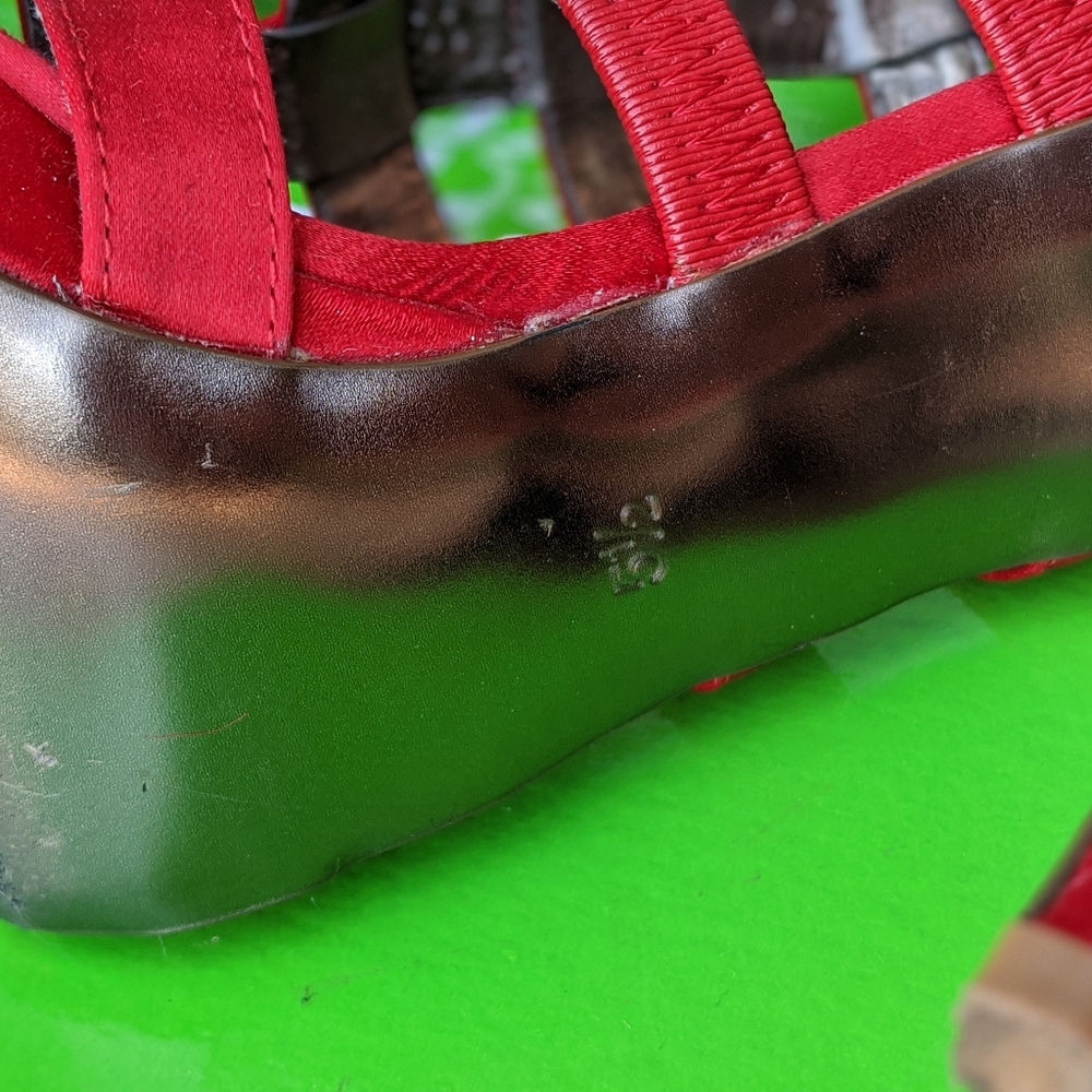 Charles David | red satin glade stilettos heel 5.5 - Picture 8 of 8